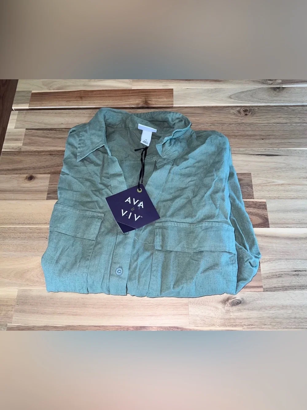 NWT Women’s short sleeve linen front button-down shirt - ava & viv - Picture 4 of 6